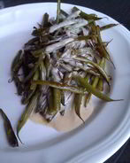 Жареная стручковая фасоль с сырным соусом