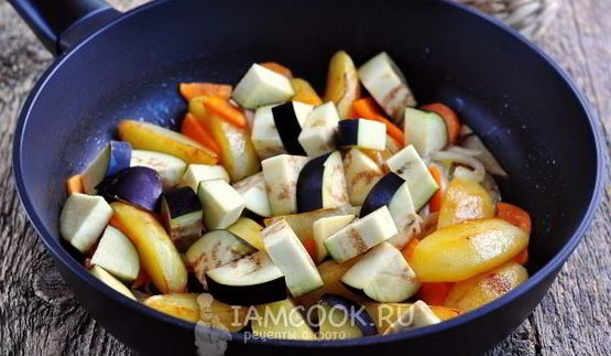 жареные баклажаны с картошкой