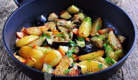 жареные баклажаны с картошкой