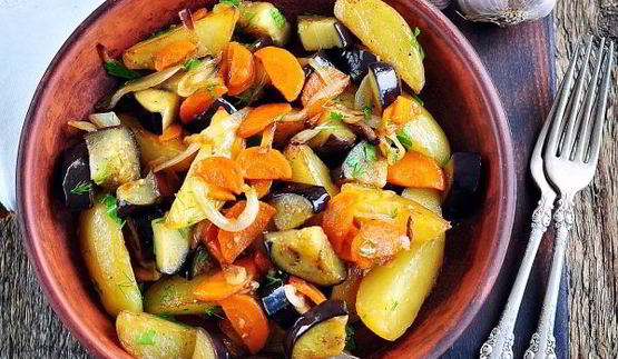 жареные баклажаны с картошкой