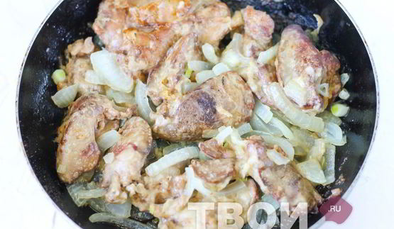 куриная печень, жареная с луком
