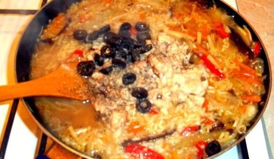 паэлья — быстрый рис с консервированным тунцом