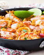 Паэлья с морепродуктами и чоризо