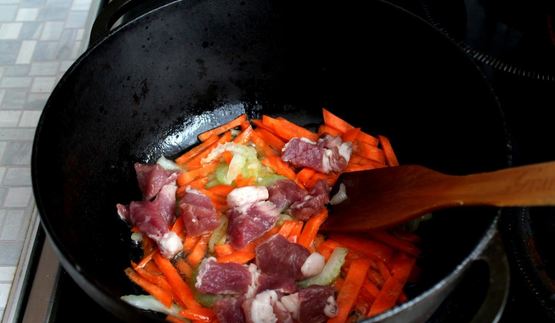 плов из баранины в казане