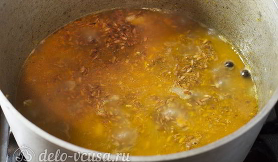 плов из красного риса