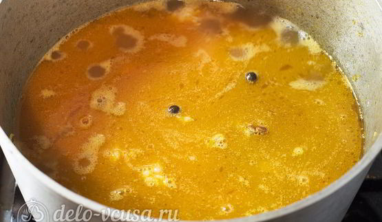 плов из красного риса