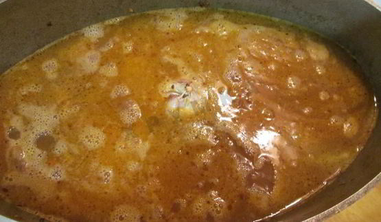 плов из утки в казане на плите