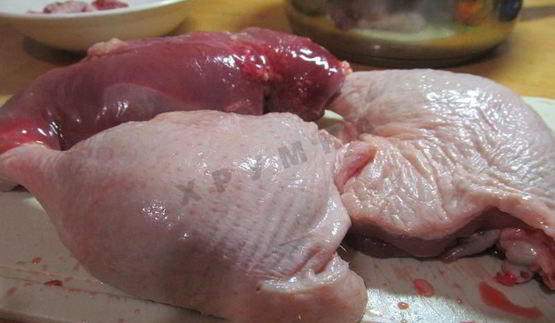 плов из утки в казане на плите