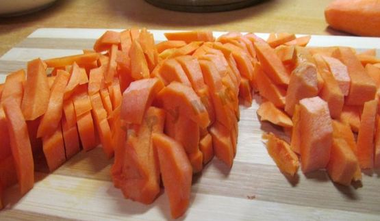 плов из утки в казане на плите