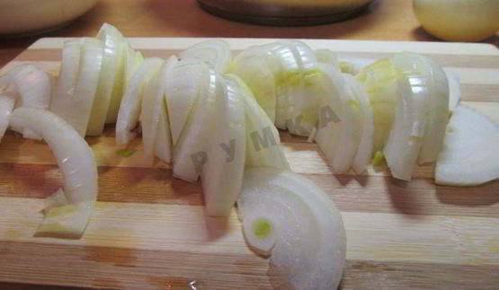 плов из утки в казане на плите