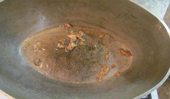 плов из утки в казане на плите