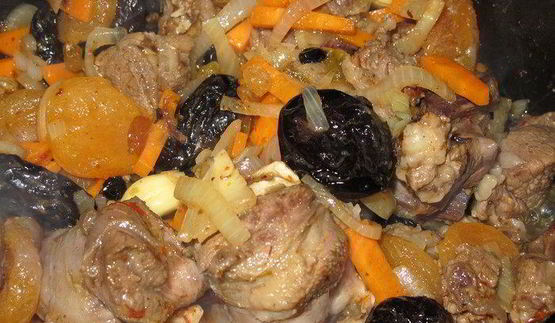 плов с бараниной и сухофруктами