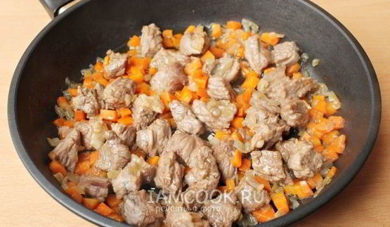 плов с говядиной на сковороде