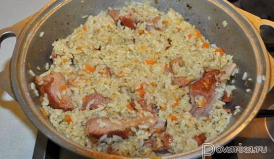 плов с копчеными ребрышками