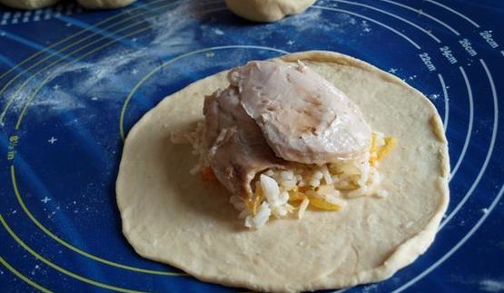 плов с курицей в булочке