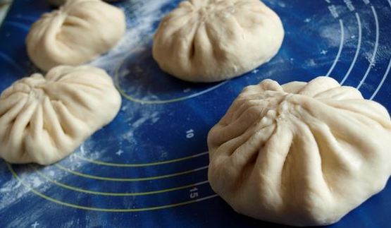 плов с курицей в булочке