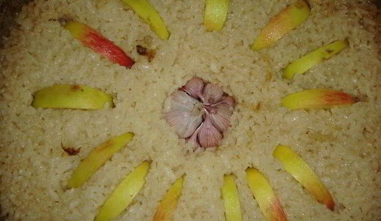 плов со свининой и яблоками