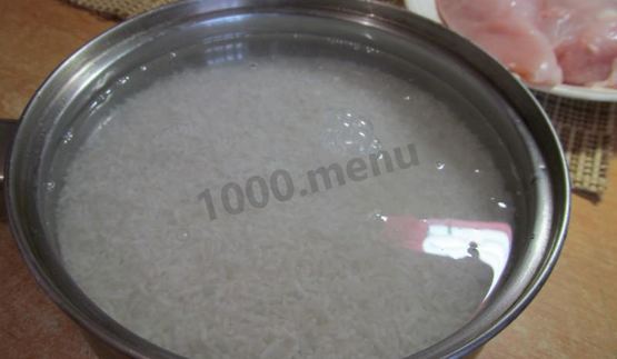 плов в кастрюле с курицей