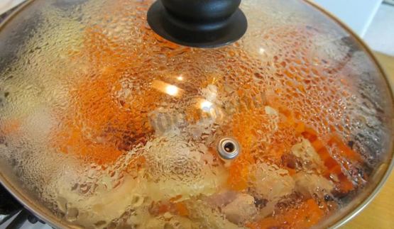 плов в кастрюле с курицей