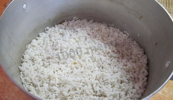 плов в кастрюле с курицей