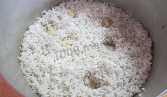 плов в кастрюле с курицей