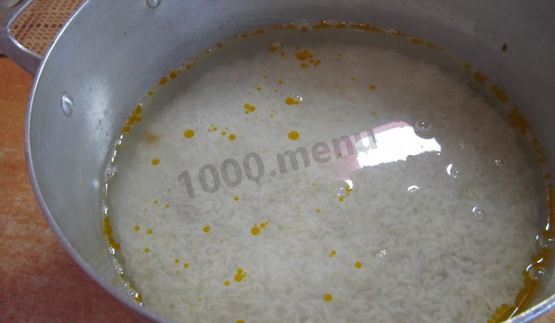 плов в кастрюле с курицей