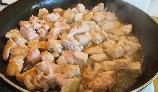 плов в кастрюле с курицей