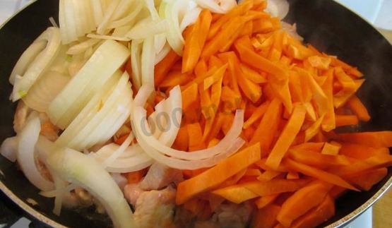 плов в кастрюле с курицей