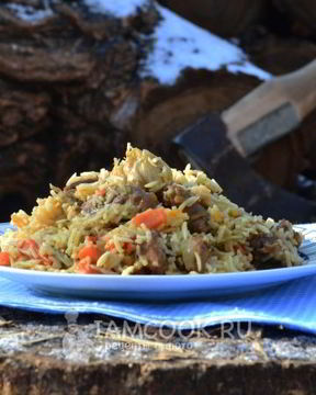 Плов в казане на костре