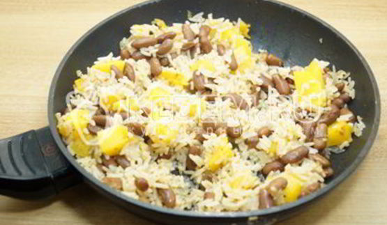 постный плов с тыквой и фасолью