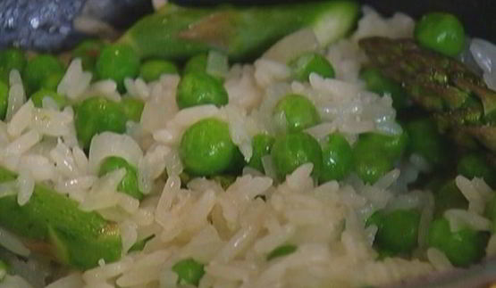 весенний плов с семгой и спаржей