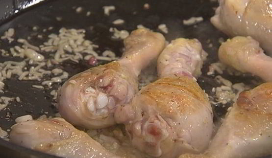 весенняя паэлья с курицей и молодыми овощами