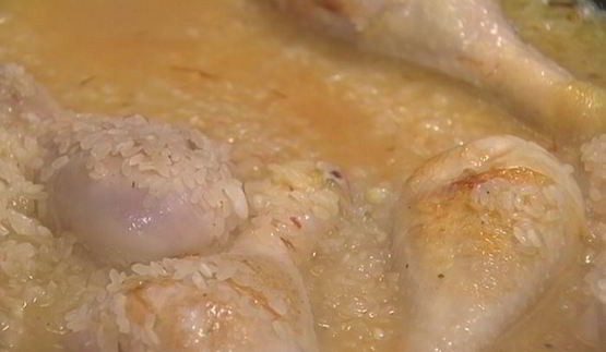 весенняя паэлья с курицей и молодыми овощами