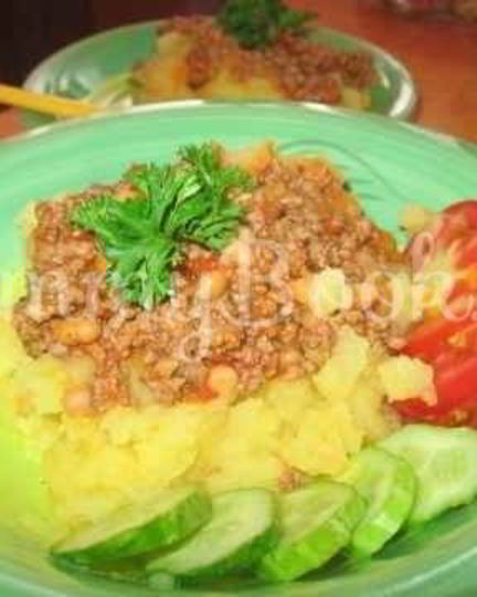 Рецепт подливки из фарша с картофельно-морковным пюре