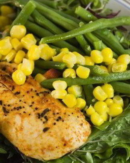 Рецепт фаршированной маскарпоне и эстрагоном курица с рагу из фасоли и бекона