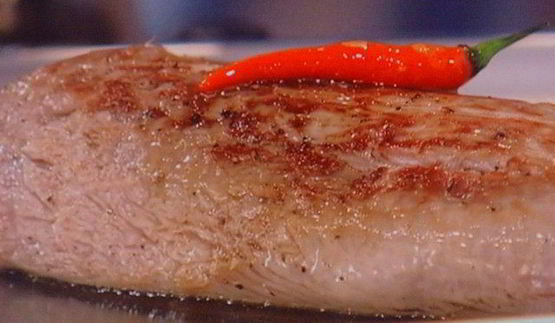 филе телятины под апельсиново-горчичным соусом с грибным рагу