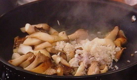 филе телятины под апельсиново-горчичным соусом с грибным рагу