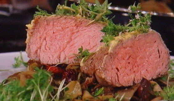 филе телятины под апельсиново-горчичным соусом с грибным рагу