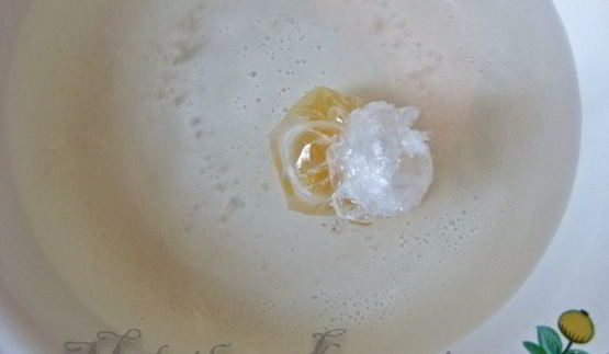 грибное рагу с яйцом пашот и крутонами