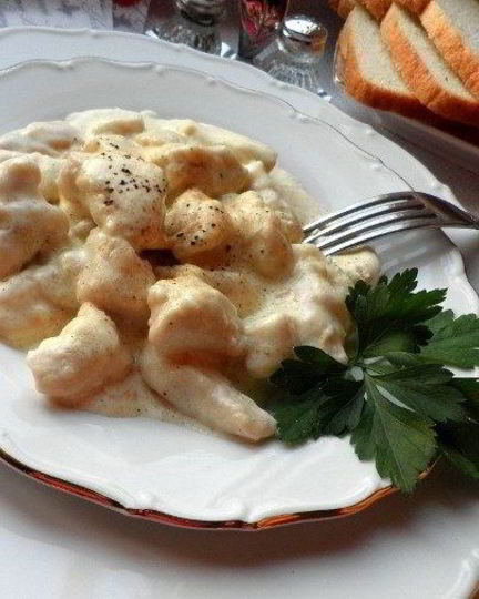 Рецепт куриного фрикасе в сливочном соусе