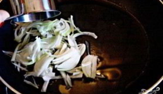 куриное рагу с помидорами и луком