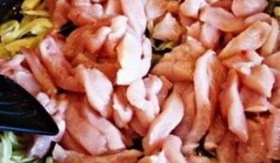 куриное рагу с помидорами и луком