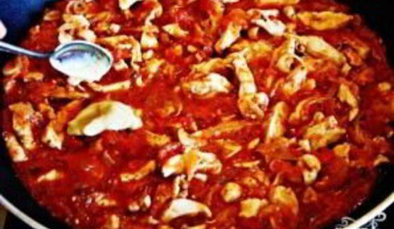 куриное рагу с помидорами и луком