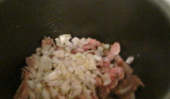 мясное рагу с грибами и орехами