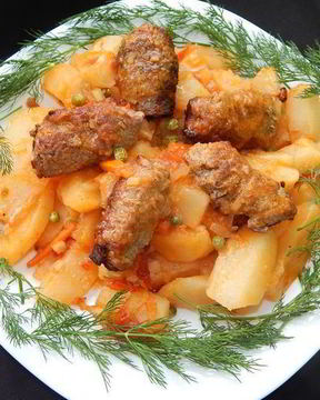 Мясные рулетики с овощным рагу