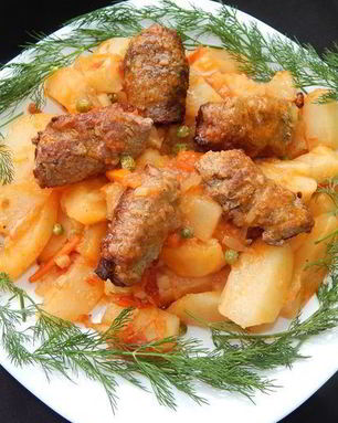 Мясные рулетики с овощным рагу