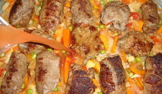 мясные рулетики с овощным рагу