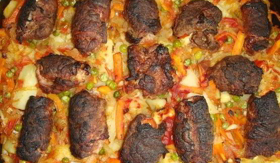 мясные рулетики с овощным рагу