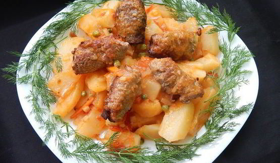 мясные рулетики с овощным рагу