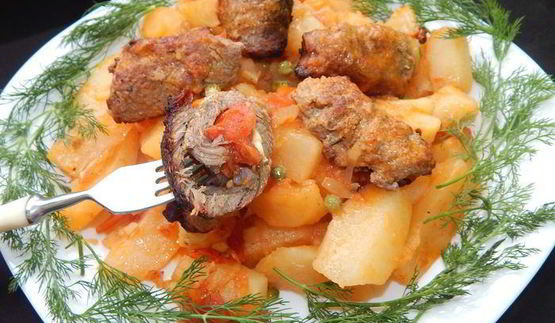 мясные рулетики с овощным рагу